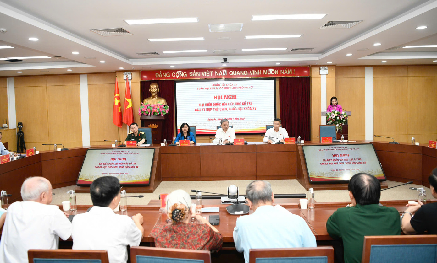 Tổng Bí thư Tô Lâm và các đại biểu Quốc hội thuộc đơn vị bầu cử số 1 tiếp xúc cử tri 11 phường ở TP Hà Nội, thông tin về những kết quả của Kỳ họp thứ 9, Quốc hội khoá XV. Ảnh: Như Ý.