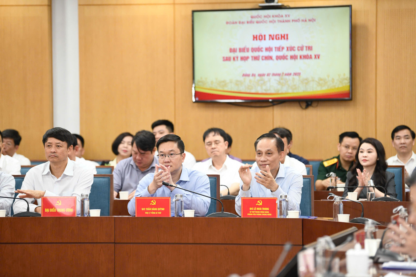 Toàn cảnh hội nghị tiếp xúc cử tri tại trụ sở phường Đống Đa, chiều 2/7. Ảnh: Như Ý.