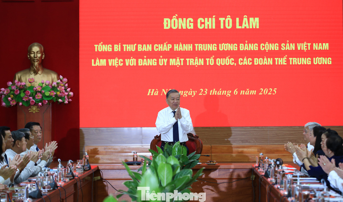 Tổng Bí thư Tô Lâm làm việc với Đảng uỷ MTTQ, các đoàn thể Trung ương. Ảnh: Trường Phong. Tổng Bí thư Tô Lâm làm việc với Đảng uỷ MTTQ, các đoàn thể Trung ương. Ảnh: Trường Phong.