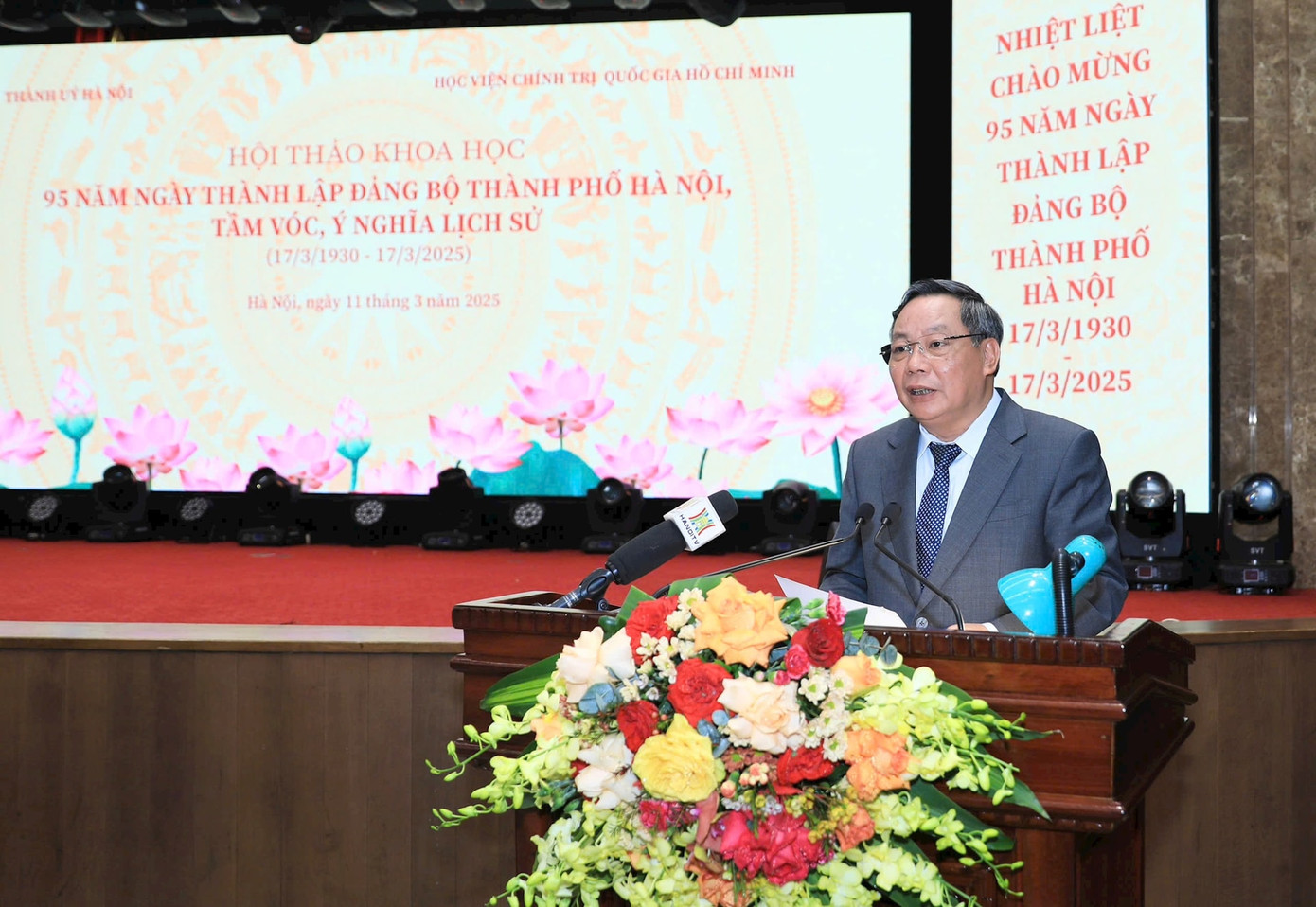 Tiến sĩ Nguyễn Văn Phong - Phó Bí thư Thường trực Thành ủy Hà Nội phát biểu khai mạc hội thảo. Ảnh: Quang Thái.