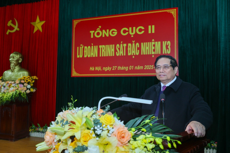 Thủ tướng thăm, chúc Tết, tặng quà và kiểm tra công tác sẵn sàng chiến đấu của cán bộ, chiến sĩ Lữ đoàn Trinh sát đặc nhiệm K3. Ảnh: VGP.