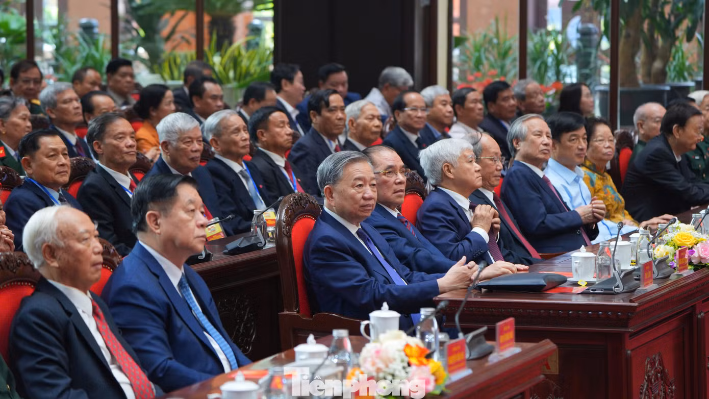 Tổng Bí thư Tô Lâm và nhiều lãnh đạo, nguyên lãnh đạo Đảng, Nhà nước dự buổi gặp mặt.