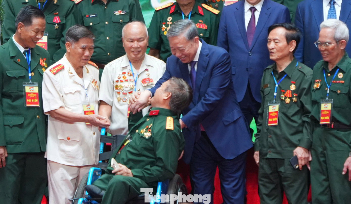 Tổng Bí thư Tô Lâm với các đại biểu dự buổi gặp mặt. Tổng Bí thư Tô Lâm với các đại biểu dự buổi gặp mặt.