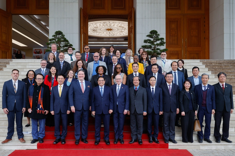 Thủ tướng Chính phủ Phạm Minh Chính và các đại biểu dự cuộc gặp. Ảnh: VGP.