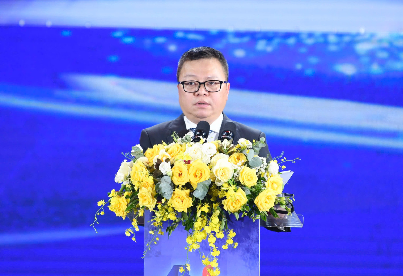 Nhà báo Lê Quốc Minh, Tổng Biên tập báo Nhân Dân, Chủ tịch Hội Nhà báo Việt Nam, Chủ tịch Hội đồng Giải báo chí Quốc gia phát biểu khai mạc buổi lễ. Ảnh: Như Ý. Nhà báo Lê Quốc Minh, Tổng Biên tập báo Nhân Dân, Chủ tịch Hội Nhà báo Việt Nam, Chủ tịch Hội đồng Giải báo chí Quốc gia phát biểu khai mạc buổi lễ. Ảnh: Như Ý.