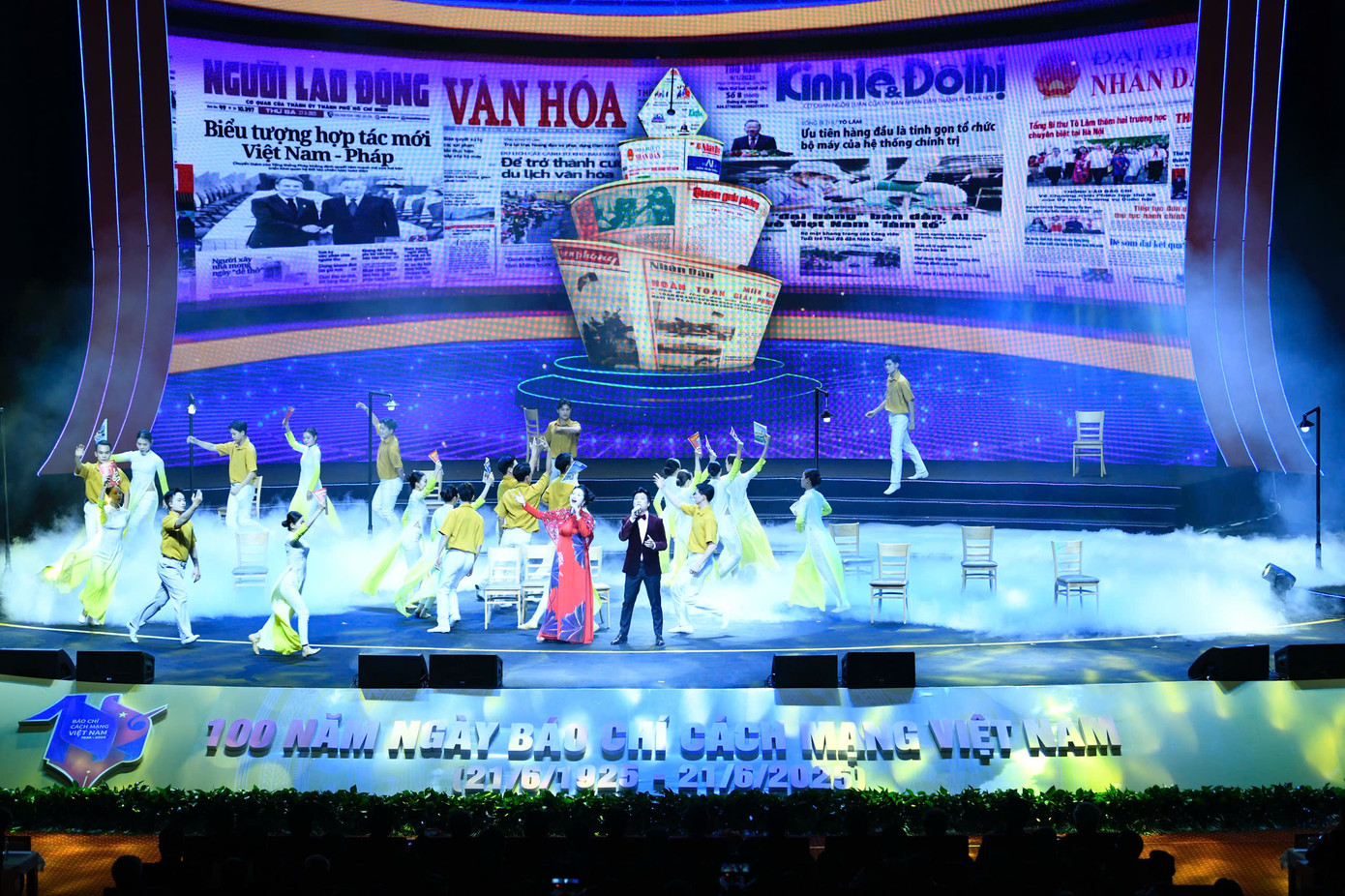 Một số tiết mục văn nghệ tại lễ kỷ niệm. Ảnh: Như Ý.