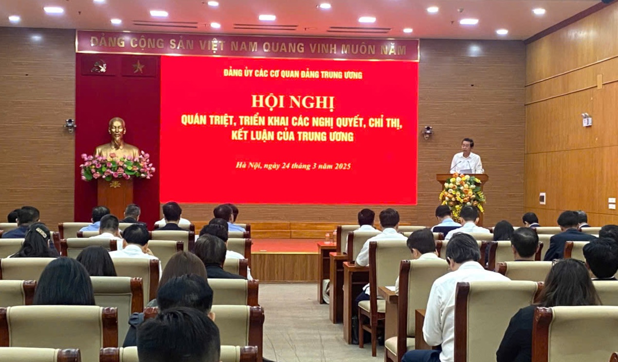 Phó trưởng ban Thường trực Ban Nội chính Trung ương Võ Văn Dũng trao đổi tại hội nghị. Ảnh: PV.