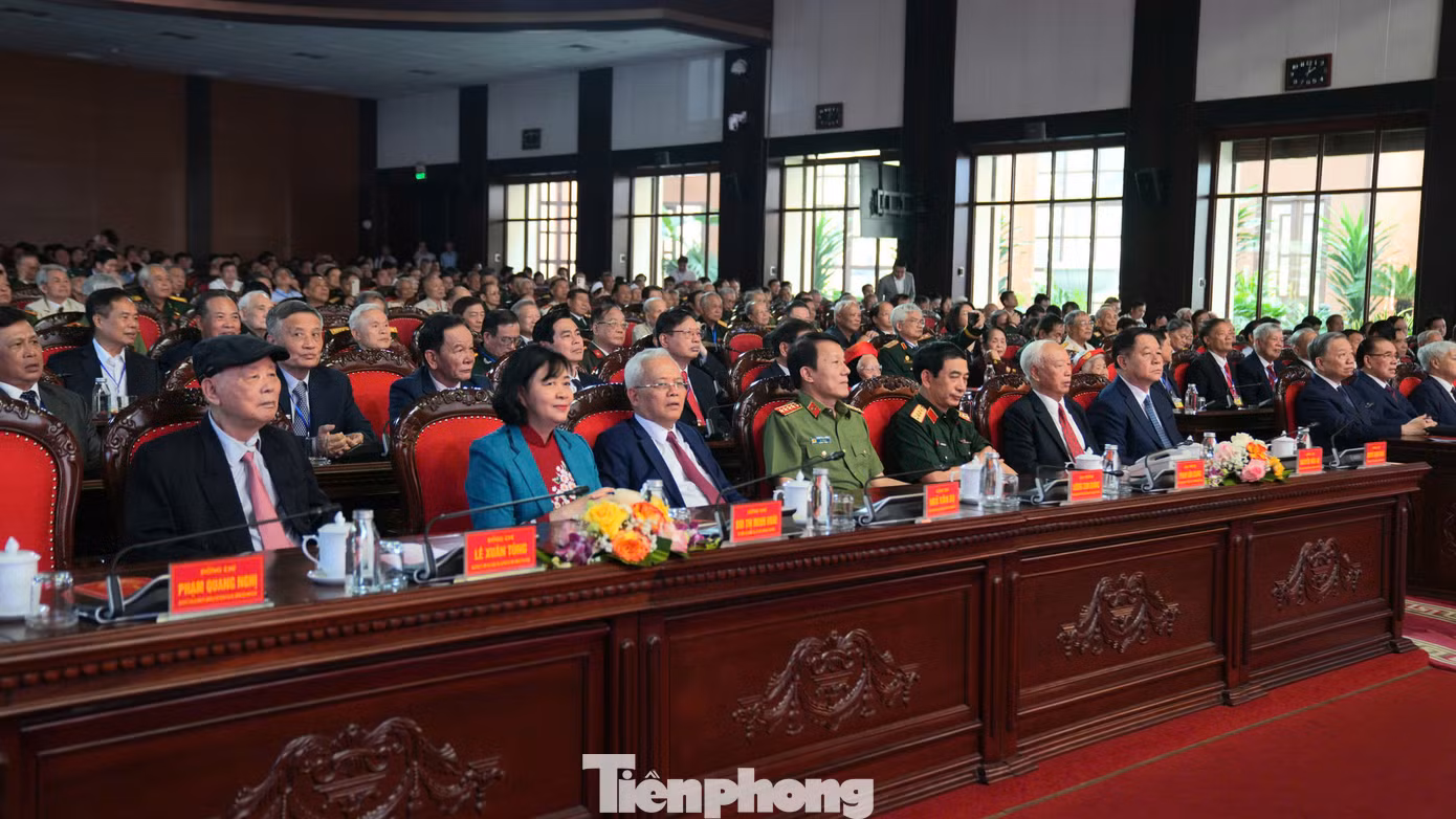 Tổng Bí thư Tô Lâm và nhiều lãnh đạo, nguyên lãnh đạo Đảng, Nhà nước dự buổi gặp mặt.