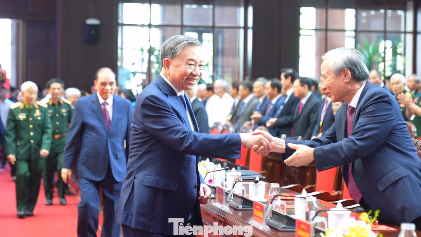 Chiều 15/4, Tổng Bí thư Tô Lâm gặp mặt cán bộ lão thành cách mạng, người có công, gia đình chính sách tại Hà Nội, nhân dịp kỷ niệm 50 năm ngày Giải phóng miền Nam, thống nhất đất nước.