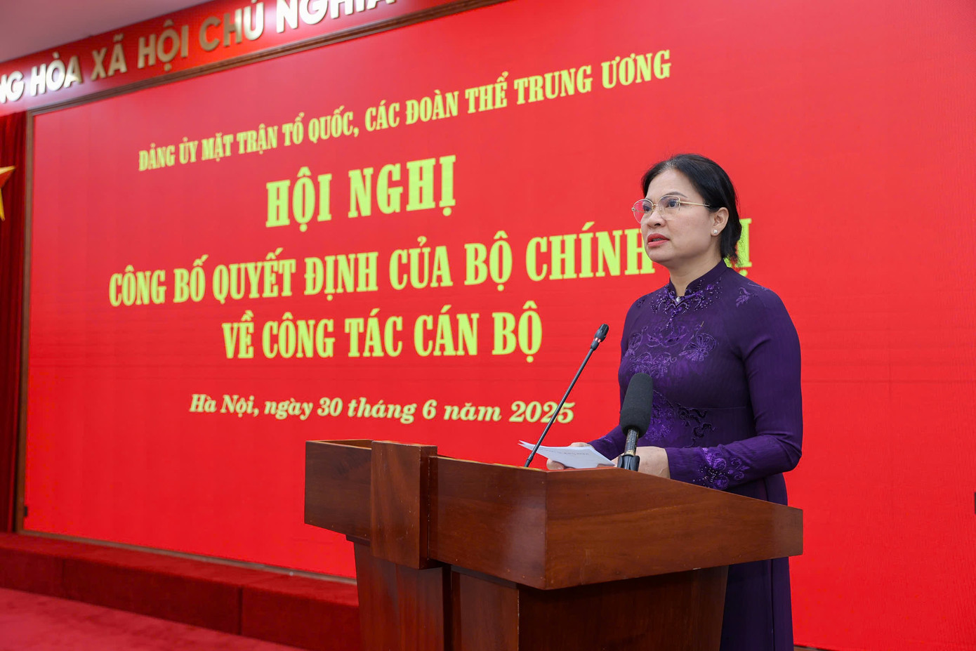 Bà Hà Thị Nga phát biểu tại hội nghị. Ảnh: Hoàng Mạnh Thắng.