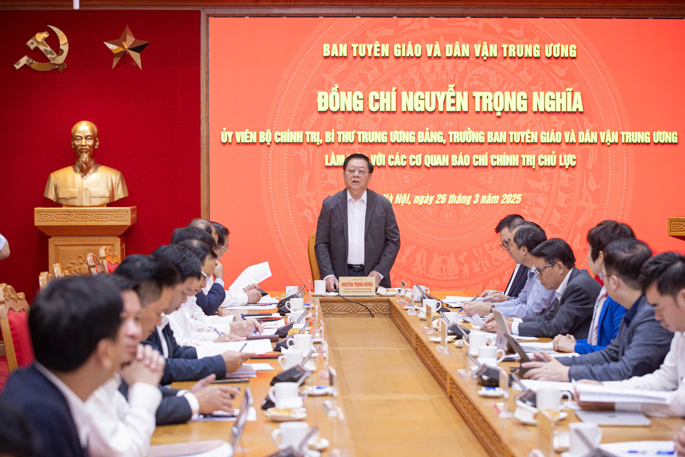 Ủy viên Bộ Chính trị, Bí thư Trung ương Đảng, Trưởng Ban Tuyên giáo và Dân vận Trung ương Nguyễn Trọng Nghĩa phát biểu tại buổi làm việc. Ảnh: PV.