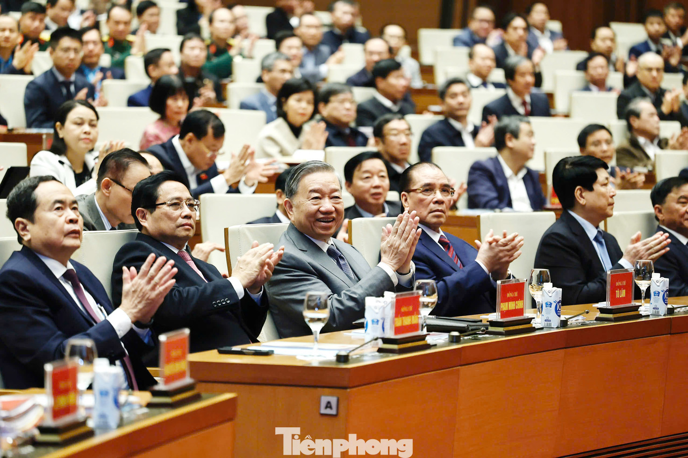 Tổng Bí thư Tô Lâm và lãnh đạo, nguyên lãnh đạo Đảng, Nhà nước dự hội nghị. Ảnh: Như Ý.