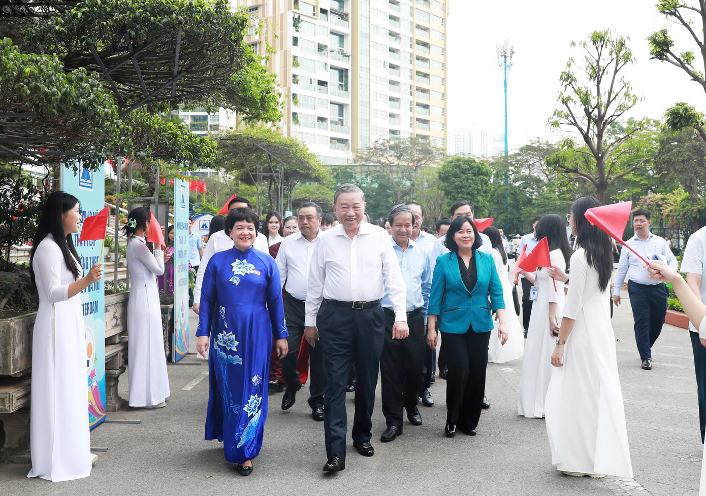 Tổng Bí thư Tô Lâm cùng Đoàn công tác của Trung ương đã tới thăm, động viên ngành giáo dục và đào tạo Thủ đô. Đi cùng đoàn có lãnh đạo thành phố Hà Nội, lãnh đạo Bộ GD&ĐT. Ảnh: Minh Châu. Tổng Bí thư Tô Lâm cùng Đoàn công tác của Trung ương đã tới thăm, động viên ngành giáo dục và đào tạo Thủ đô. Đi cùng đoàn có lãnh đạo thành phố Hà Nội, lãnh đạo Bộ GD&ĐT. Ảnh: Minh Châu.