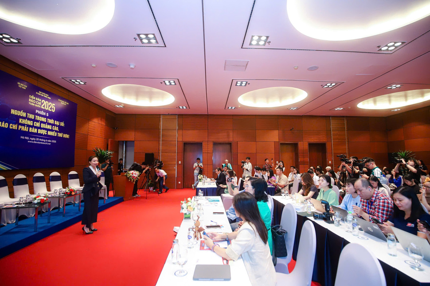 Toàn cảnh phiên thảo luận. Ảnh: Hữu Thắng.