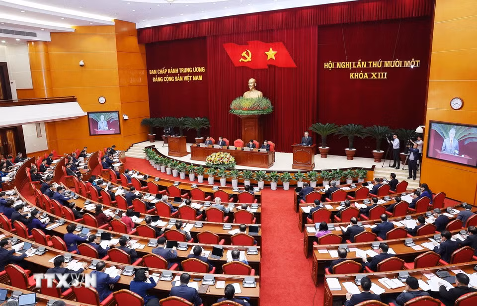 Toàn cảnh phiên khai mạc Hội nghị lần thứ 11 Ban chấp hành Trung ương Đảng khóa XIII. Ảnh: TTXVN. Toàn cảnh phiên khai mạc Hội nghị lần thứ 11 Ban chấp hành Trung ương Đảng khóa XIII. Ảnh: TTXVN.