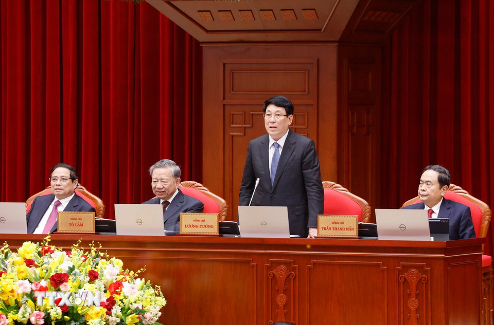 Ủy viên Bộ Chính trị, Chủ tịch nước Lương Cường điều hành Phiên khai mạc Hội nghị lần thứ 11 Ban Chấp hành Trung ương Đảng khóa XIII. Ảnh: TTXVN.