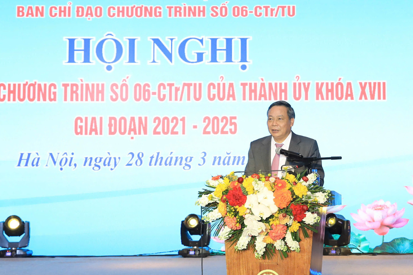 Phó Bí thư Thường trực Thành uỷ Hà Nội Nguyễn Văn Phong phát biểu tại hội nghị. Ảnh: QT.