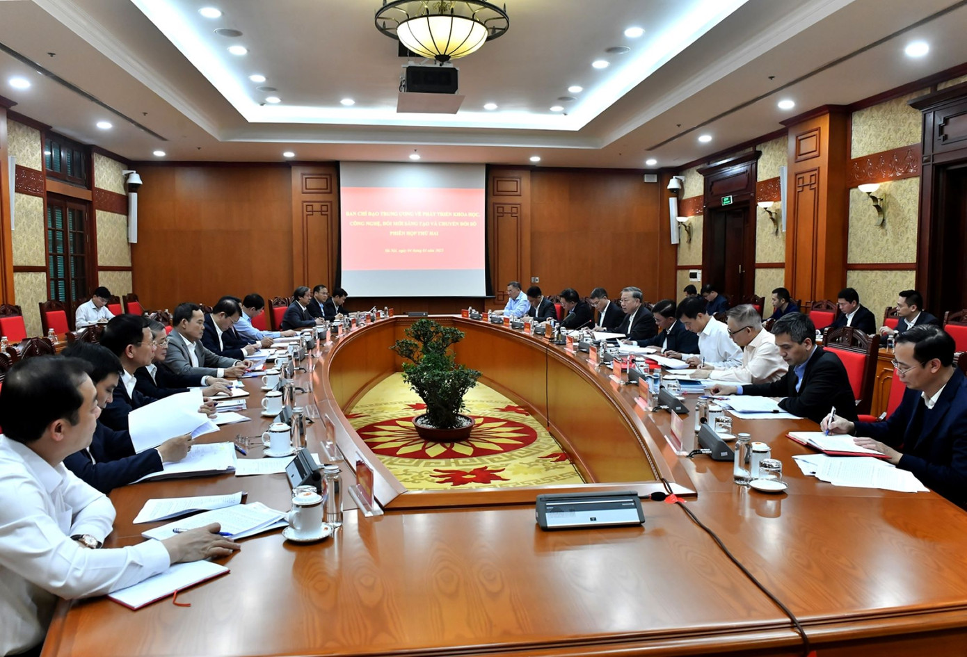 Phiên họp thứ hai của Ban Chỉ đạo Trung ương về phát triển khoa học, công nghệ, đổi mới sáng tạo và chuyển đổi số - Ảnh: VGP.