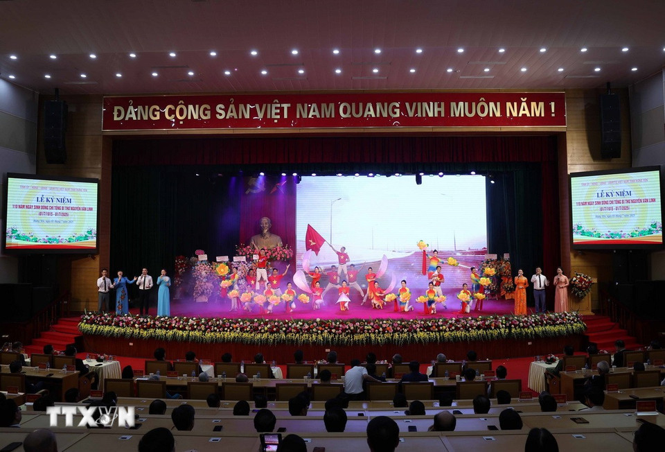 Tổng Bí thư Tô Lâm cùng các đồng chí lãnh đạo, nguyên lãnh đạo Đảng, Nhà nước dự lễ kỷ niệm. Ảnh: TTXVN.