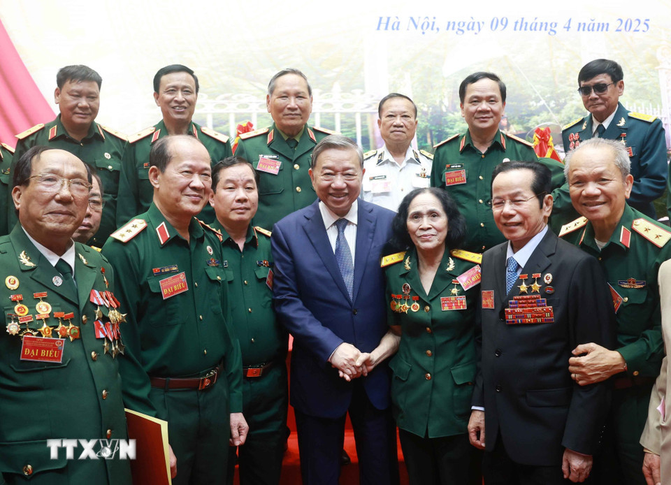 Tổng Bí thư Tô Lâm với các đại biểu dự buổi gặp mặt. Ảnh: TTXVN.