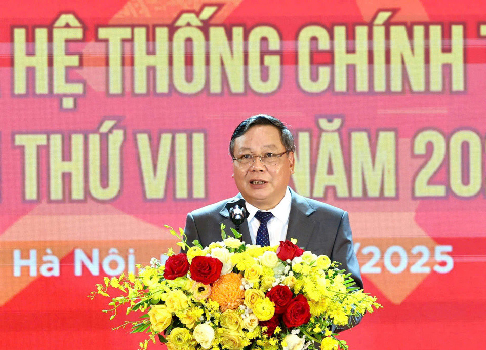 Phó Bí thư Thường trực Thành ủy Hà Nội Nguyễn Văn Phong phát biểu tại buổi lễ. Ảnh: PV.