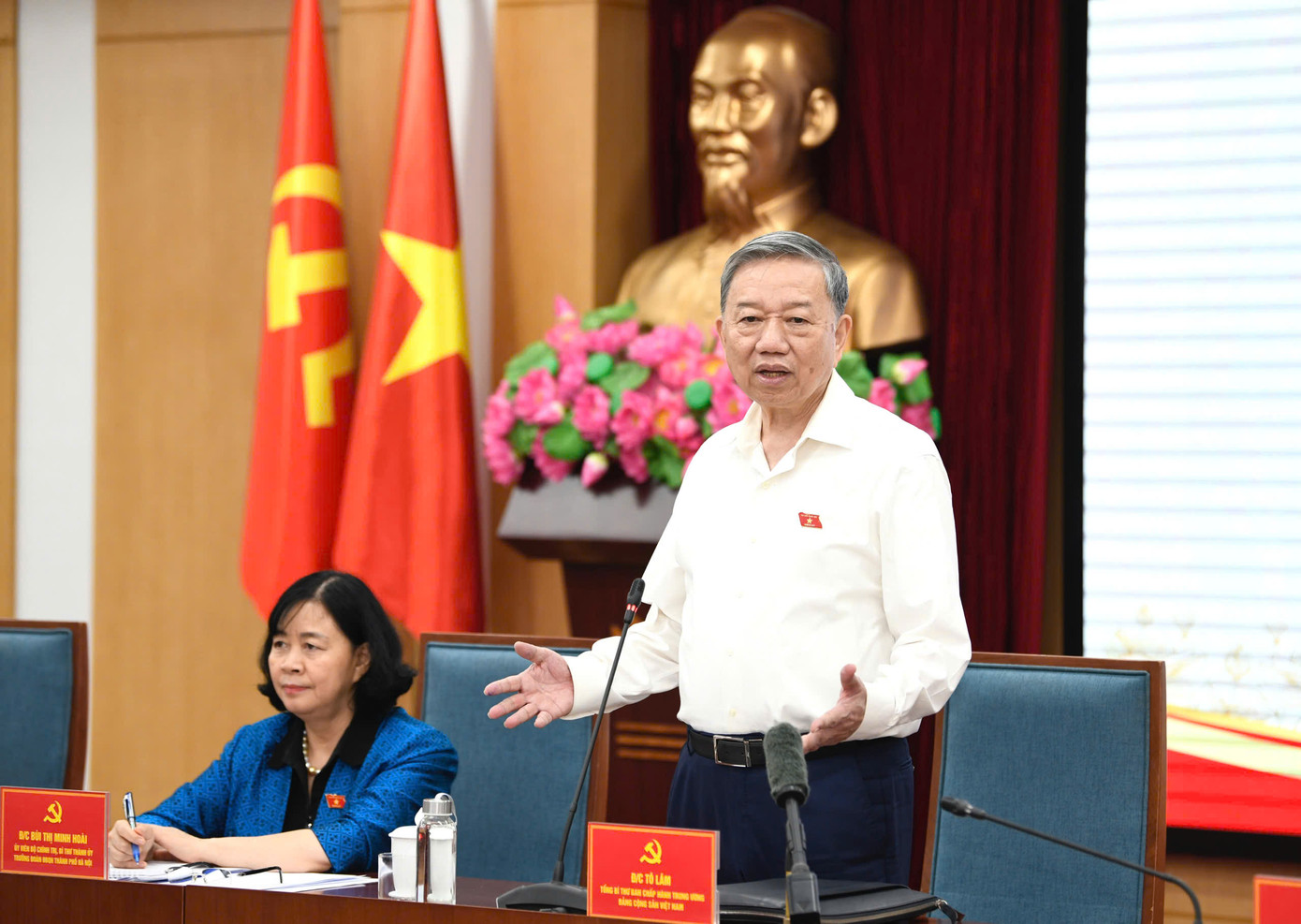 Tổng Bí thư Tô Lâm trao đổi với cử tri. Ảnh: Như Ý. Tổng Bí thư Tô Lâm trao đổi với cử tri. Ảnh: Như Ý.