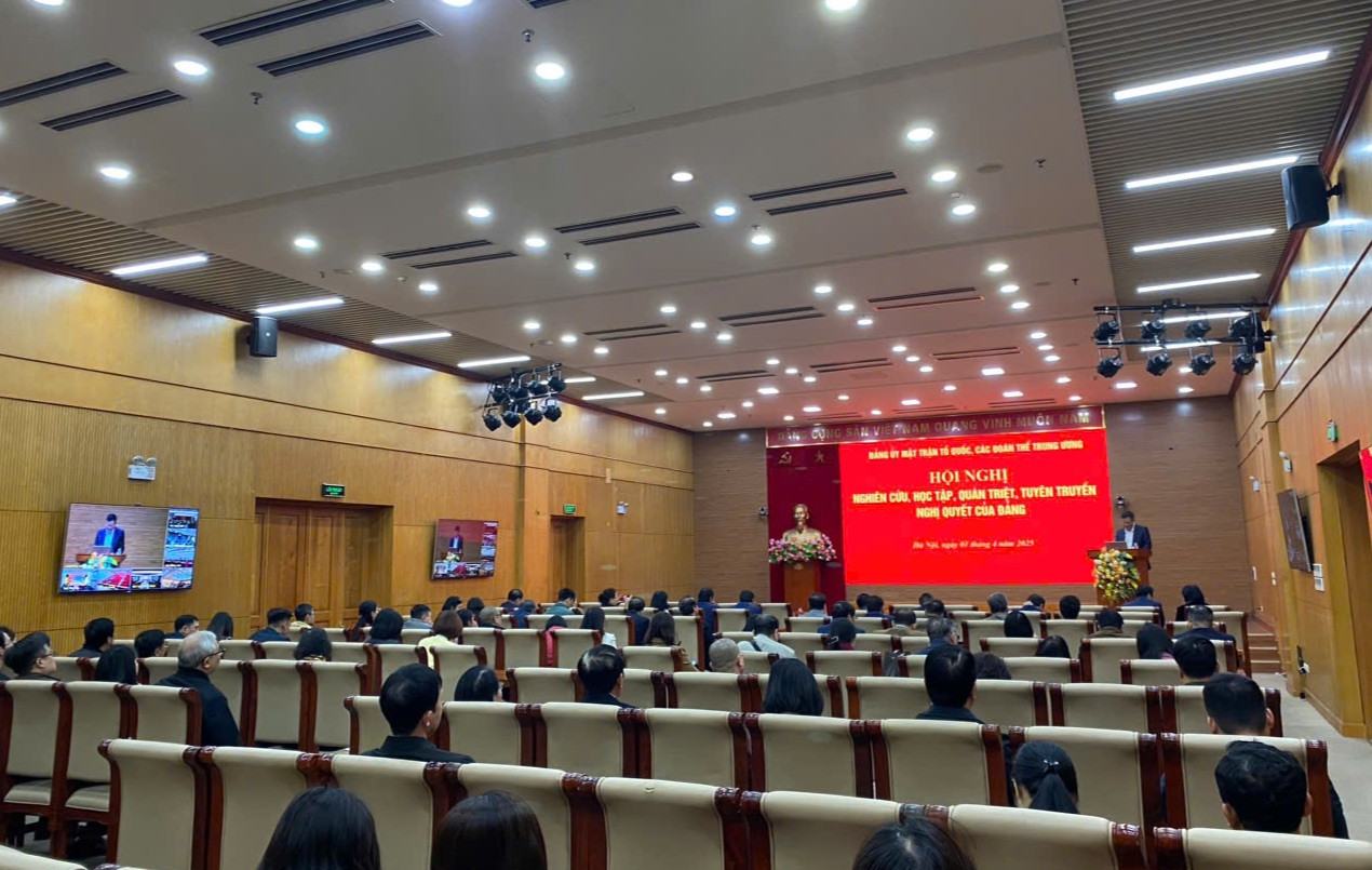 Toàn cảnh hội nghị tại điểm cầu trực tiếp. Ảnh: TP.