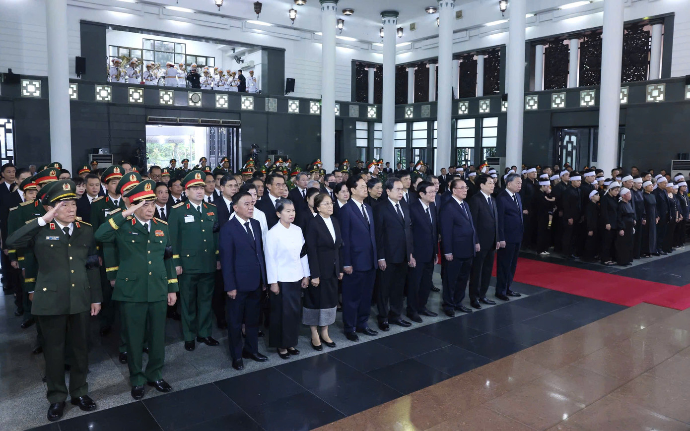 Lễ truy điệu nguyên Chủ tịch nước Trần Đức Lương được cử hành trọng thể. Chủ tịch nước Lương Cường - Trưởng Ban Lễ tang - đọc lời điếu tại lễ truy điệu. Lễ truy điệu nguyên Chủ tịch nước Trần Đức Lương được cử hành trọng thể. Chủ tịch nước Lương Cường - Trưởng Ban Lễ tang - đọc lời điếu tại lễ truy điệu.