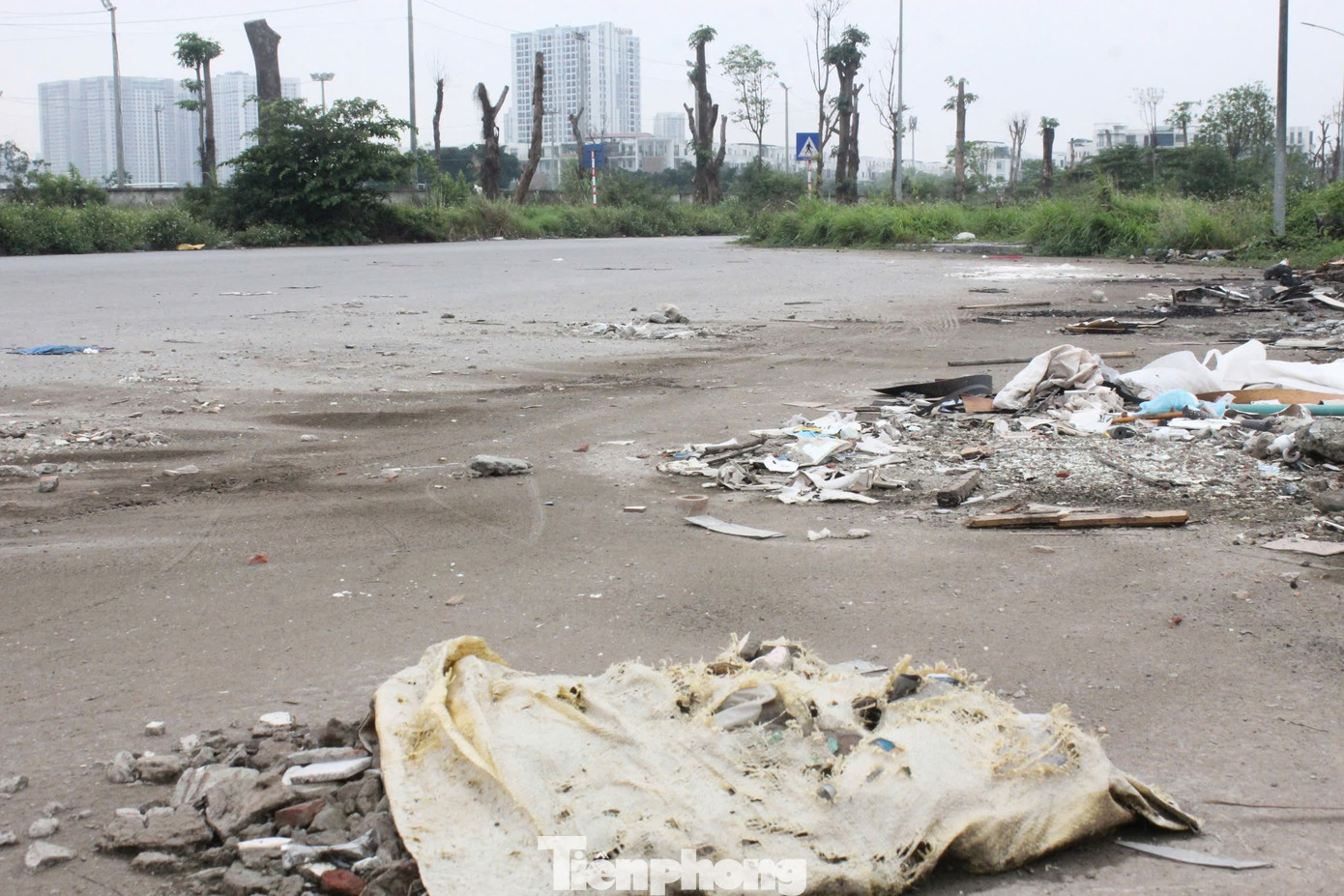 Công viên Chu Văn An trở thành nơi tập xe phân khối lớn, tập lái ô tô, gây nguy hiểm cho người dân đi dạo trong khuôn viên. Công viên Chu Văn An trở thành nơi tập xe phân khối lớn, tập lái ô tô, gây nguy hiểm cho người dân đi dạo trong khuôn viên.