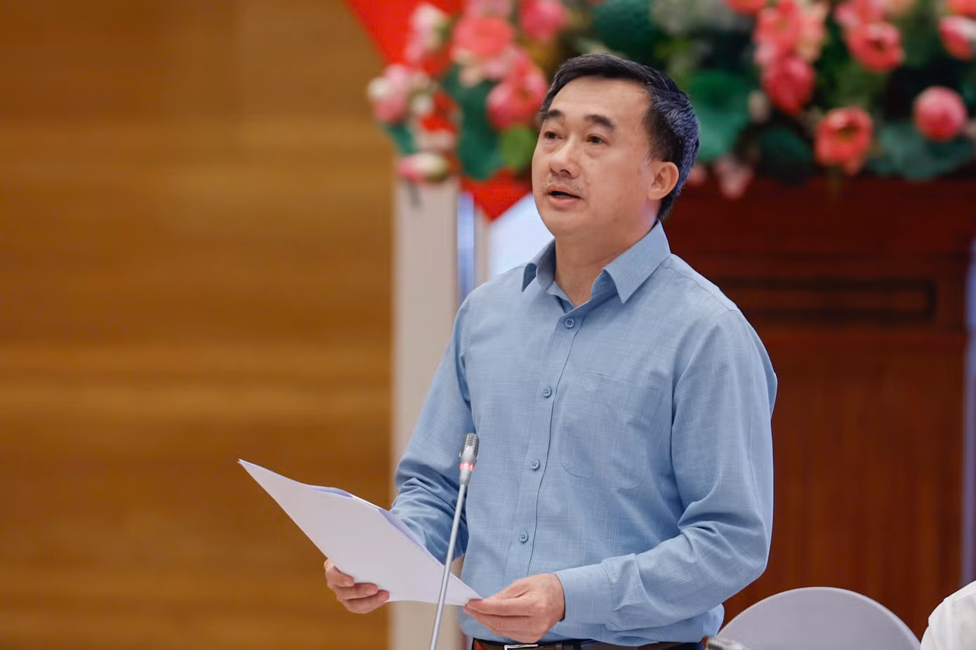 Thứ trưởng Bộ Y tế Trần Văn Thuấn.