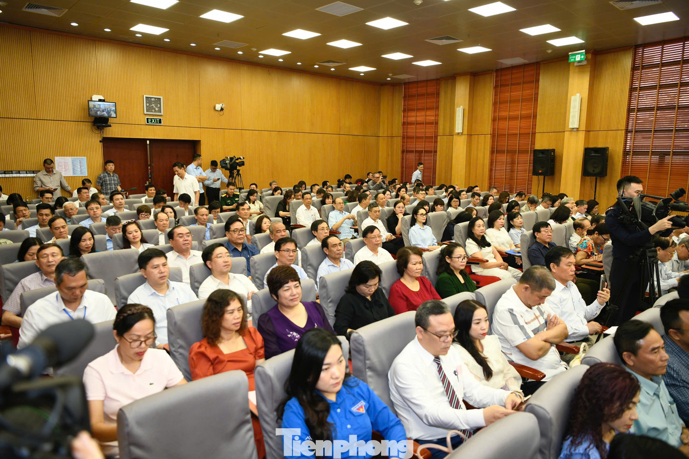 Các cử tri nêu ý kiến tại hội nghị. Ảnh: Như Ý. Các cử tri nêu ý kiến tại hội nghị. Ảnh: Như Ý.