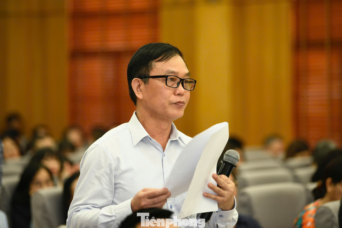 Các cử tri nêu ý kiến tại hội nghị. Ảnh: Như Ý. Các cử tri nêu ý kiến tại hội nghị. Ảnh: Như Ý.