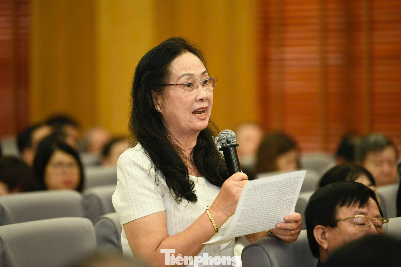 Các cử tri nêu ý kiến tại hội nghị. Ảnh: Như Ý. Các cử tri nêu ý kiến tại hội nghị. Ảnh: Như Ý.