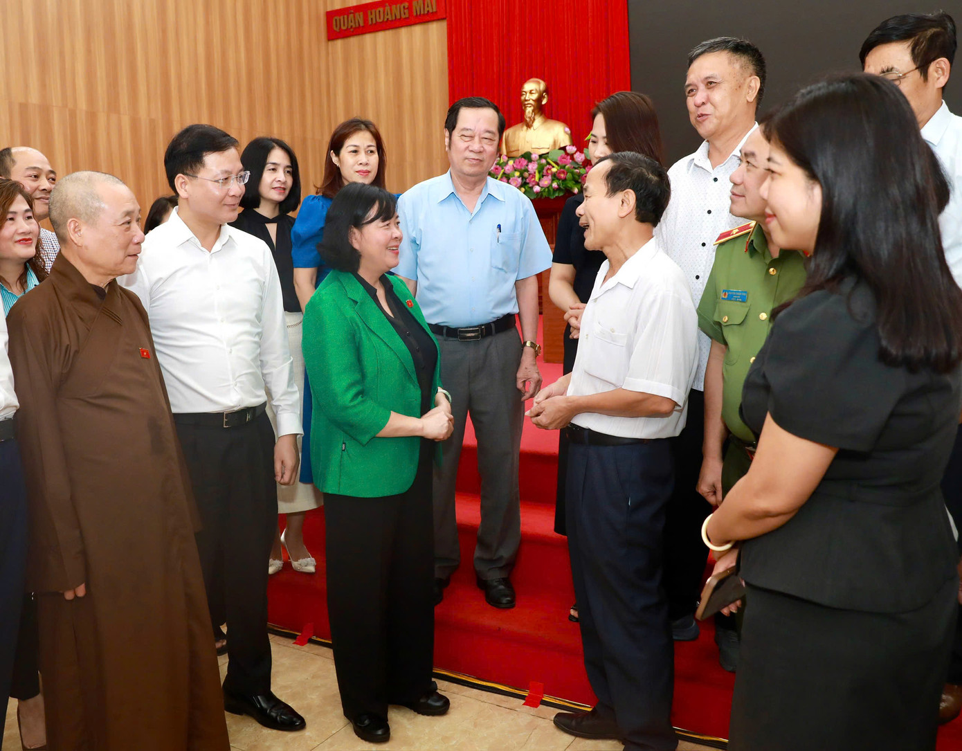 Bí thư Thành uỷ Hà Nội Bùi Thị Minh Hoài với các đại biểu. Ảnh: PV. Bí thư Thành uỷ Hà Nội Bùi Thị Minh Hoài với các đại biểu. Ảnh: PV.