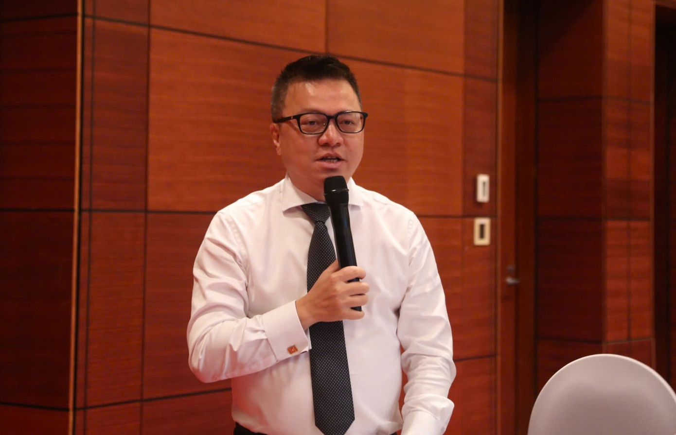 Nhà báo Lê Quốc Minh, Tổng Biên tập báo Nhân Dân, Chủ tịch Hội Nhà báo Việt Nam trao đổi tại phiên thảo luận. Ảnh: Đình Trường.