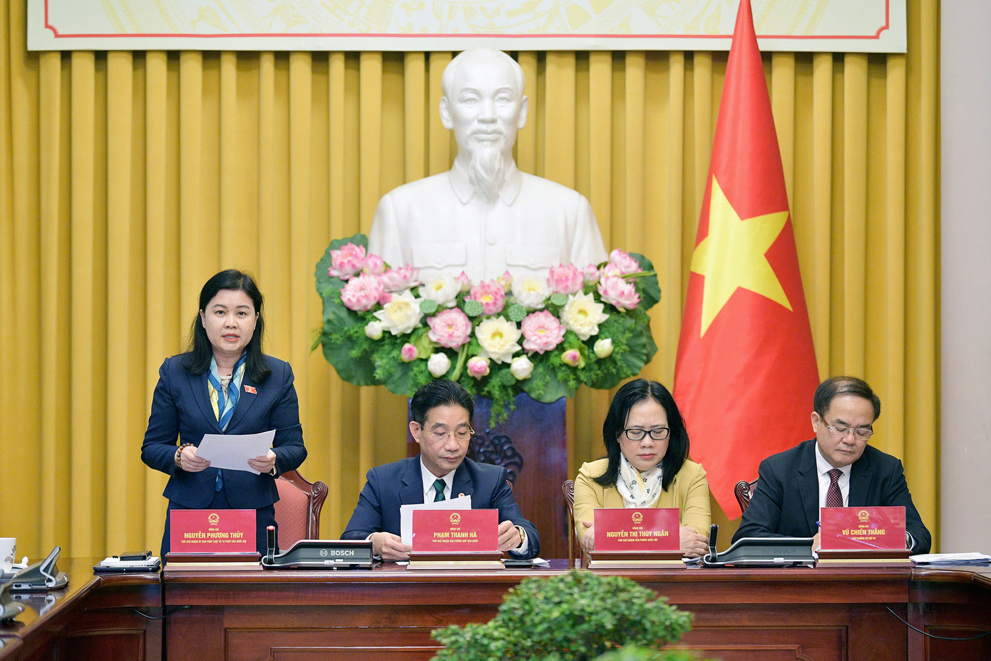 Bà Nguyễn Phương Thuỷ, Phó Chủ nhiệm Uỷ ban Pháp luật và Tư pháp của Quốc hội trao đổi tại họp báo. Ảnh: Gia Hân. Bà Nguyễn Phương Thuỷ, Phó Chủ nhiệm Uỷ ban Pháp luật và Tư pháp của Quốc hội trao đổi tại họp báo. Ảnh: Gia Hân.