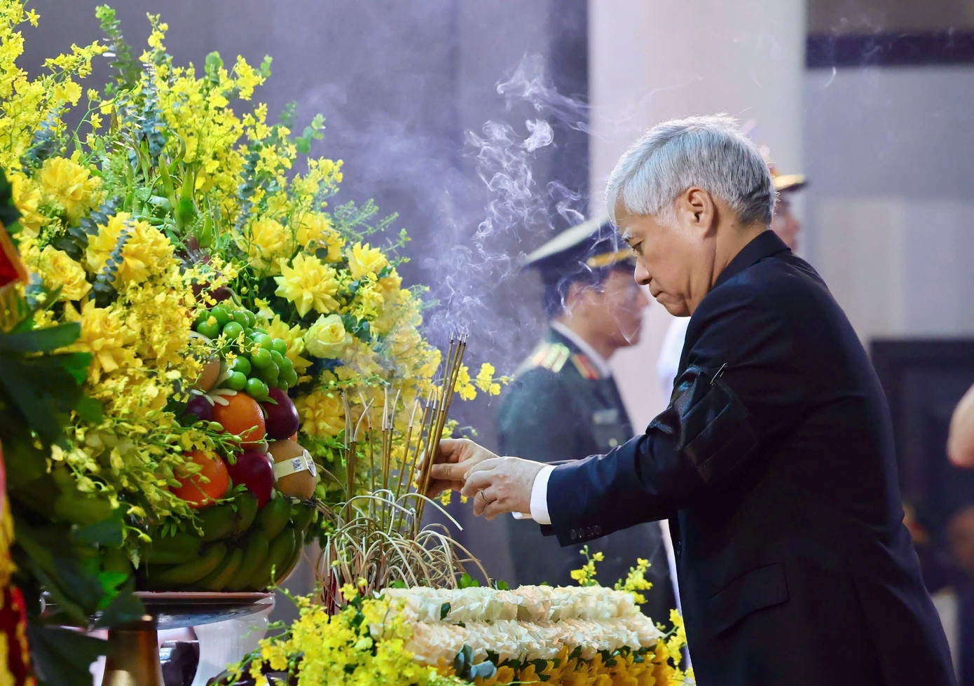 Đoàn Uỷ ban Trung ương MTTQ Việt Nam do Chủ tịch Uỷ ban Trung ương MTTQ Việt Nam Đỗ Văn Chiến làm trưởng đoàn vào viếng đồng chí Trần Đức Lương. Tham gia đoàn có lãnh đạo các tổ chức thành viên MTTQ. Đoàn đã dành phút mặc niệm tưởng nhớ đồng chí Trần Đức Lương, chia buồn cùng gia quyến.