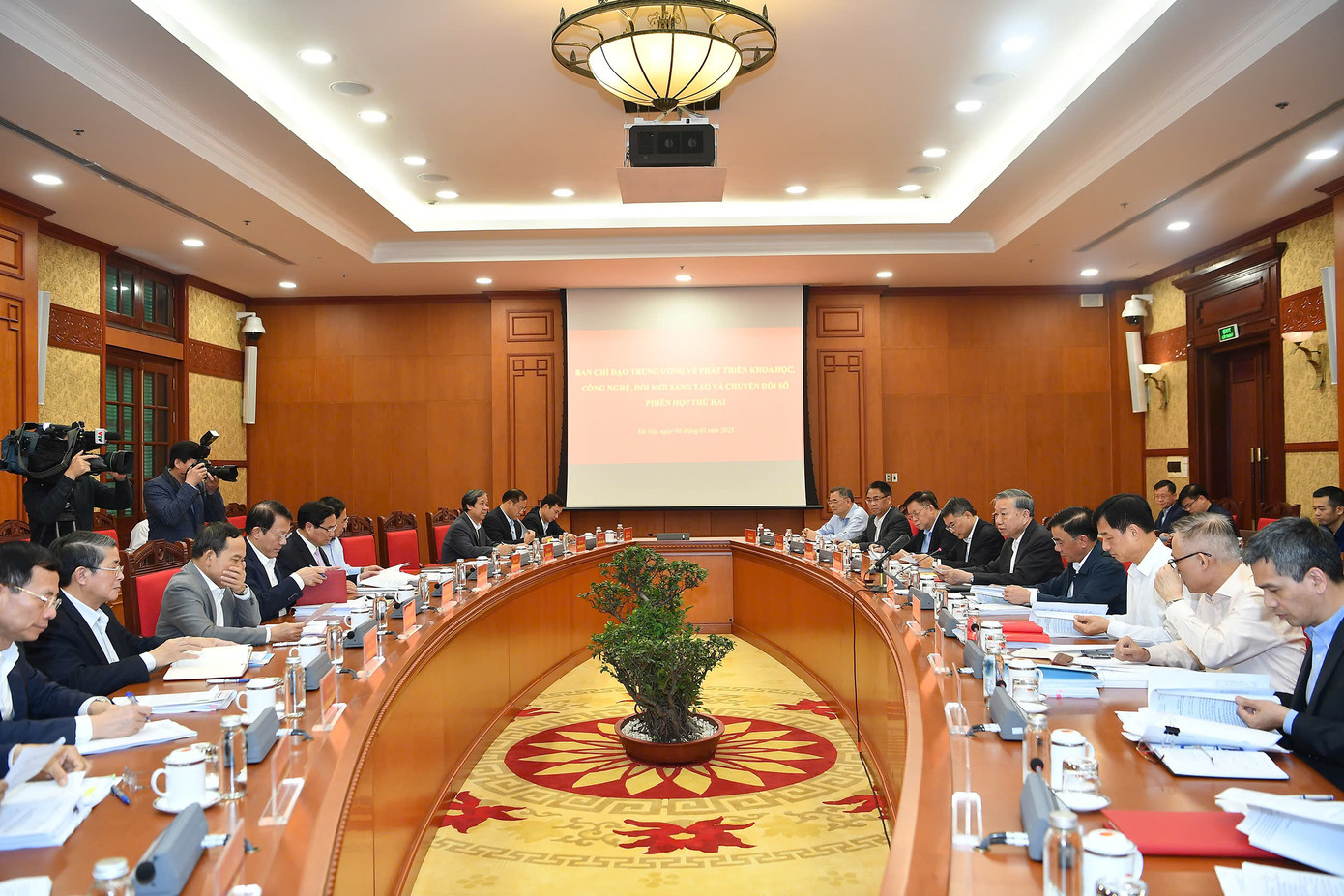 Toàn cảnh phiên họp. Ảnh: Trọng Hải.