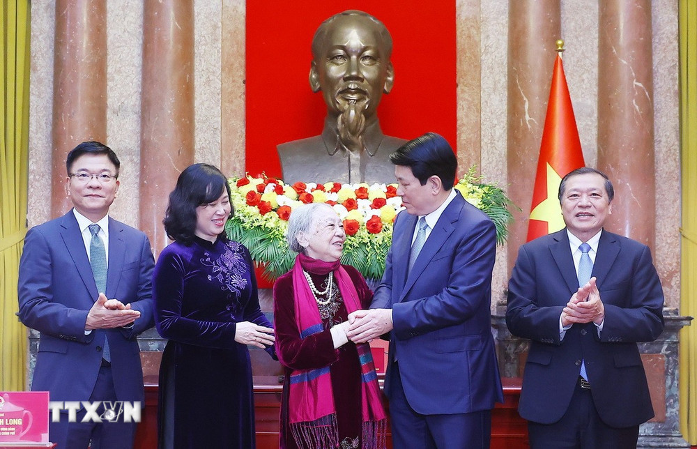 Chủ tịch nước Lương Cường và các đại biểu dự buổi gặp mặt. Ảnh: TTXVN. Chủ tịch nước Lương Cường và các đại biểu dự buổi gặp mặt. Ảnh: TTXVN.