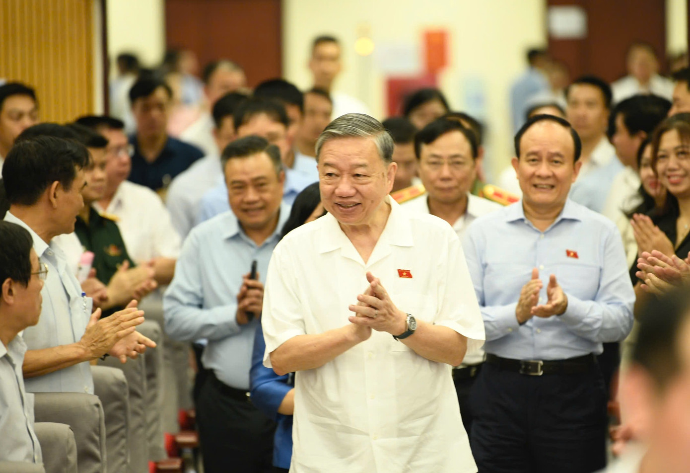 Sáng 17/4, Tổng Bí thư Tô Lâm và các ĐBQH đơn vị bầu cử số 1 TP Hà Nội (Ba Đình, Đống Đa, Hai Bà Trưng) tiếp xúc cử tri trước Kỳ họp thứ 9, Quốc hội khoá XV.