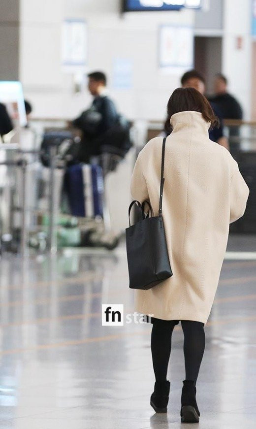 Song Hye Kyo mặt mộc phờ phạc ở sân bay ảnh 5