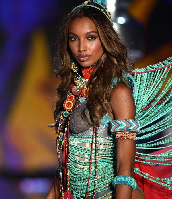Thiên thần nội y Jasmine Tookes ‘thiêu đốt’ ánh nhìn ảnh 15