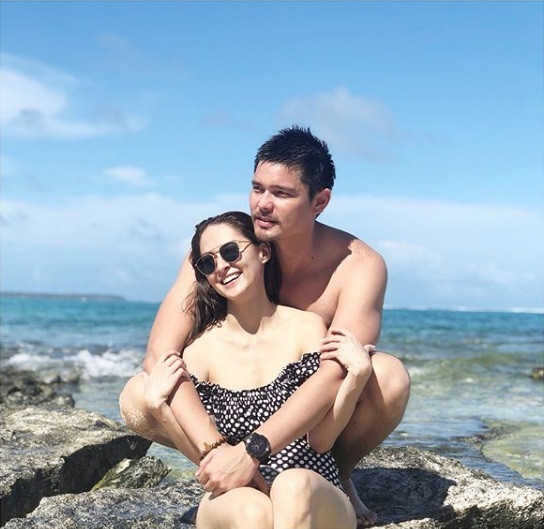 Khoảnh khắc ngọt ngào ở biển của vợ chồng mỹ nhân đẹp nhất Philippines ảnh 1