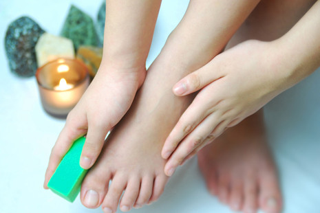 Mùa đông, ngâm chân vào dấm trắng có công dụng kì diệu tuyệt vời ảnh 1