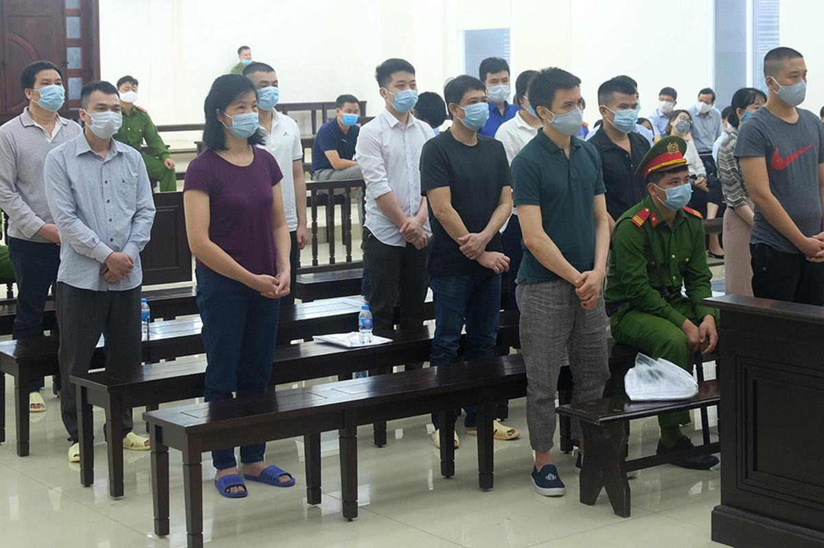 Các bị cáo tại phiên tòa sơ thẩm.