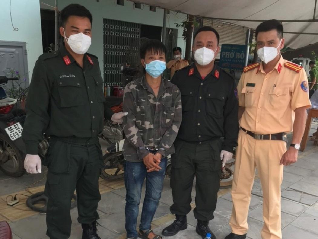 Trong quá trình làm nhiệm vụ tại Bắc Giang, các chiến sĩ Trung đoàn Bắc Trung bộ Bộ Tư lệnh CSCĐ đã bắt giữ một số đối tượng về hành vi liên quan tới ma túy.