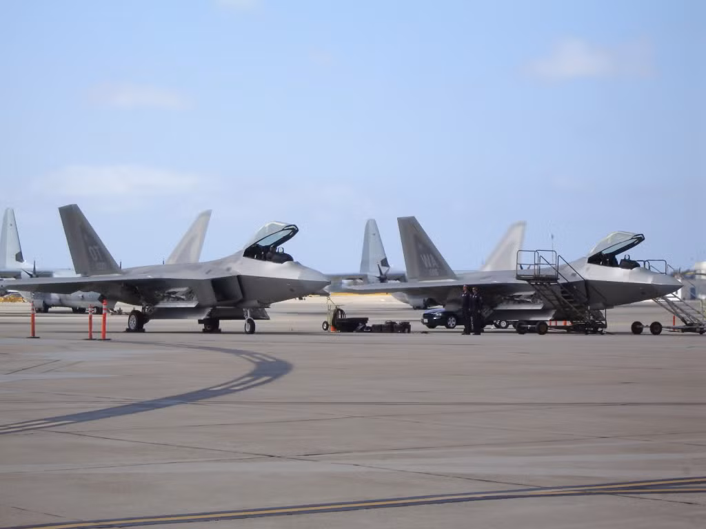 Trường hợp chiến sự nổ ra, Mỹ sẽ dùng tiêm kích tàng hình F-22 để làm chủ không phận