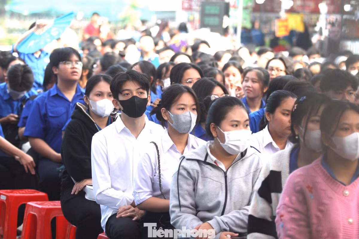 Đông đảo các bạn học sinh, sinh viên tham dự khai mạc Tuần lễ học sinh, sinh viên tỉnh Bình Dương năm 2024.