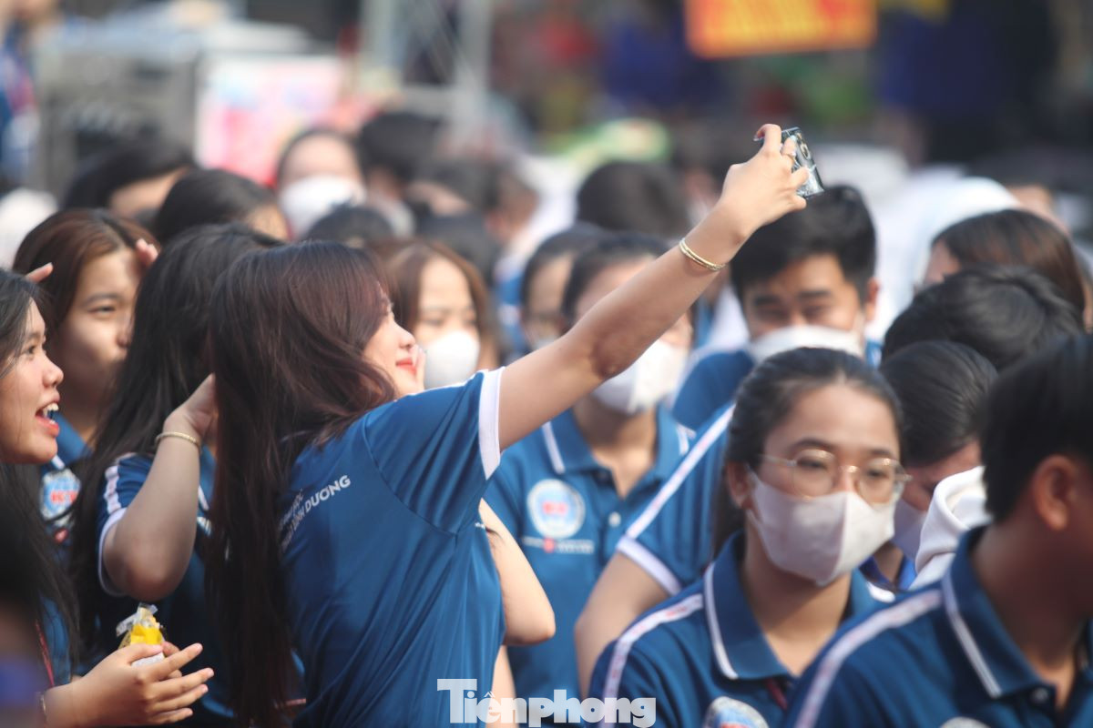 Các bạn sinh viên tham dự Tuần lễ học sinh, sinh viên tỉnh Bình Dương năm 2024.