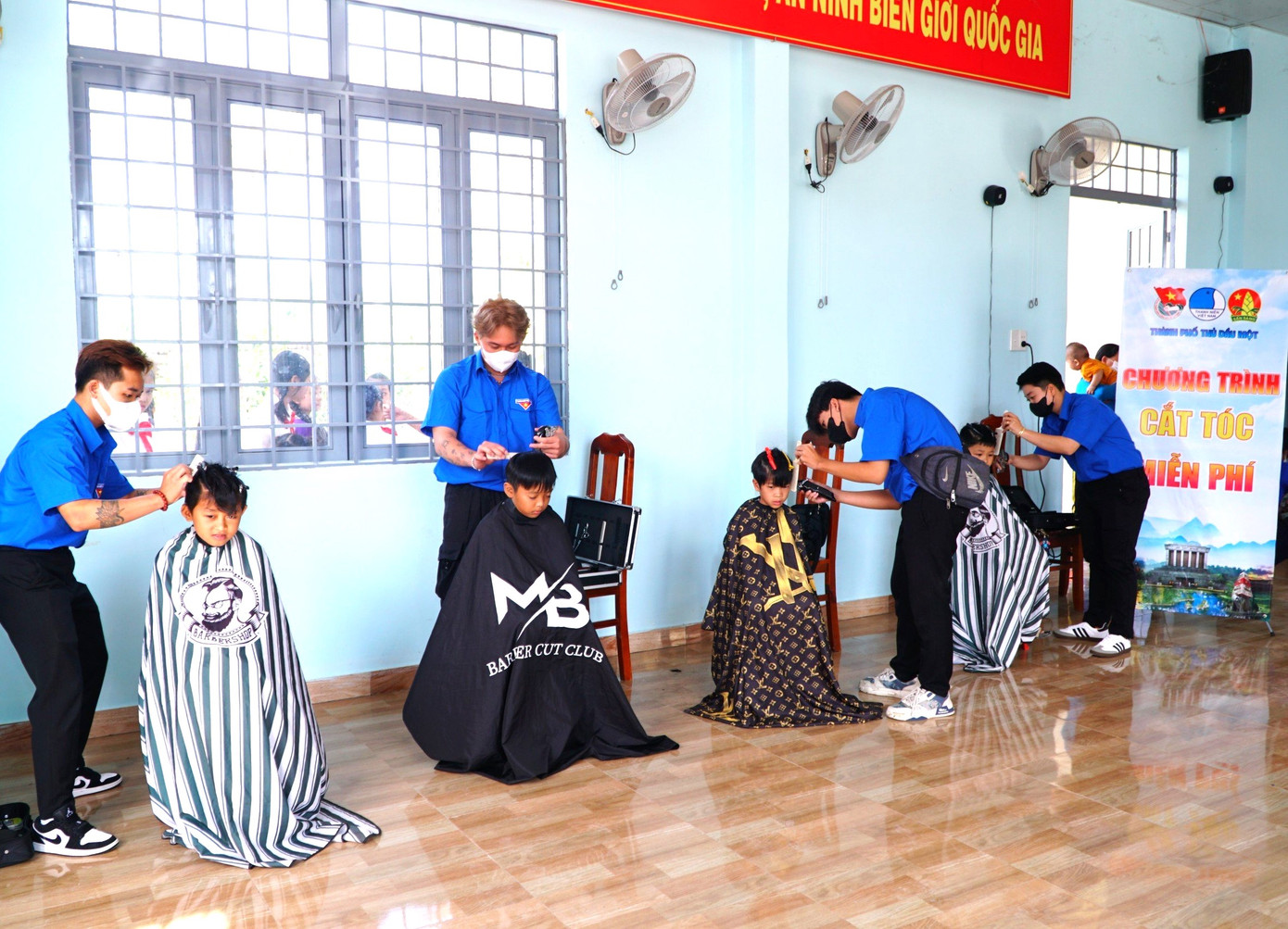 Thành Đoàn Thủ Dầu Một thực hiện chương trình hớt tóc miễn phí cho người dân, trẻ em trên địa bàn huyện Bù Đốp.